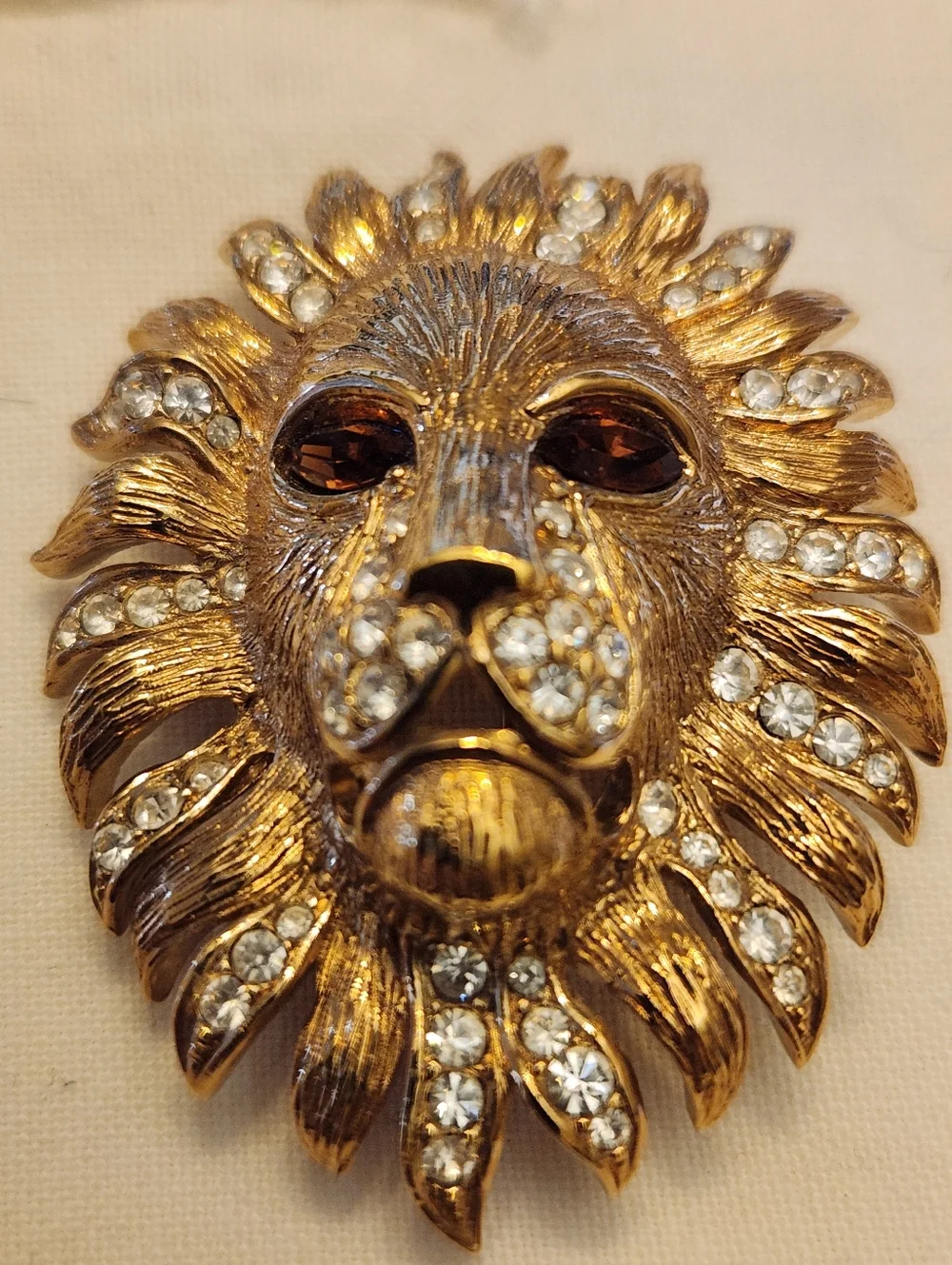 Vintage Attwood & Sawyer Lion Head Crystal Pin Brooch EUC Rhinestone Gold Tone